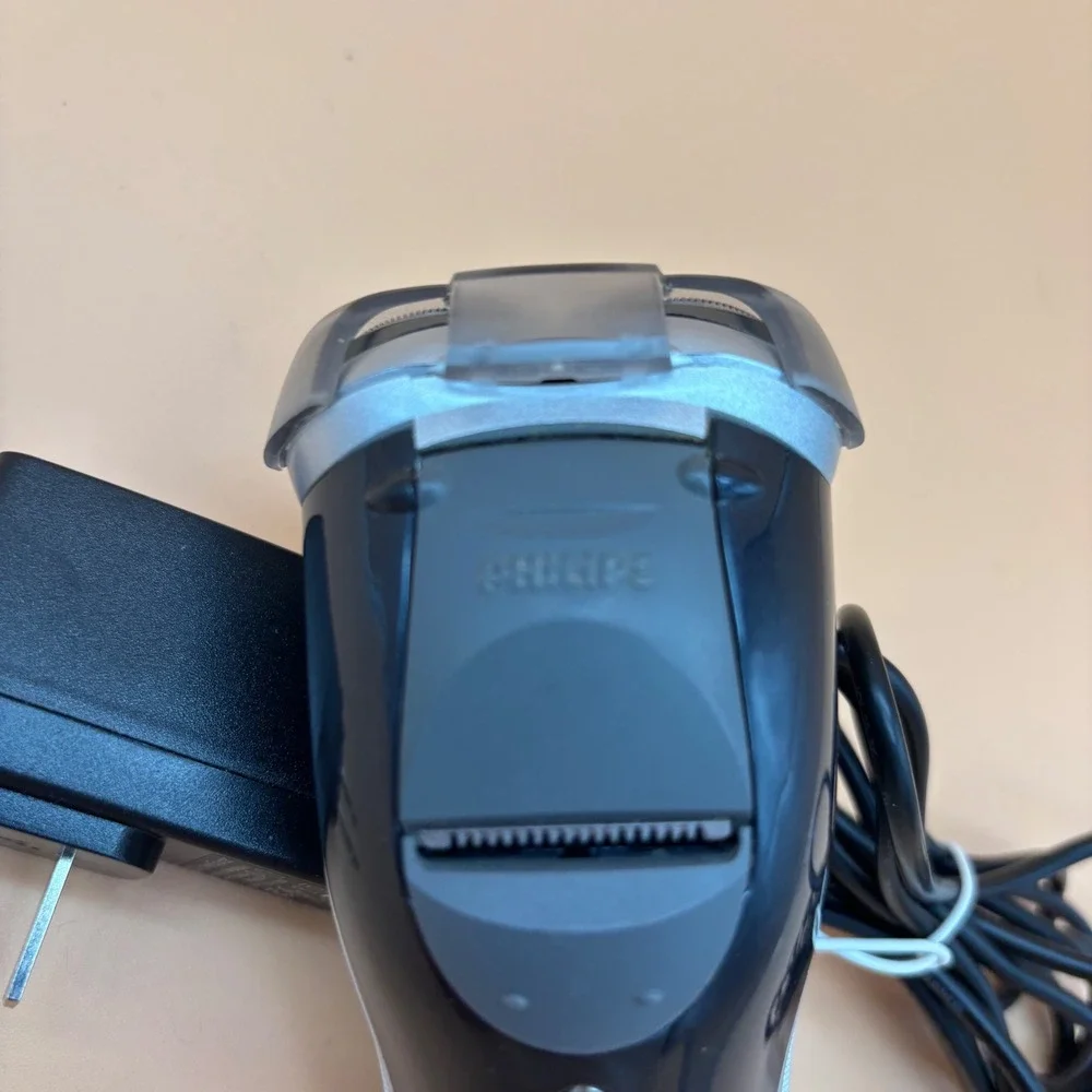 Philips Norelco Speed-XL 8171XL Men's Rechargeable Rotary Shaver with Charger